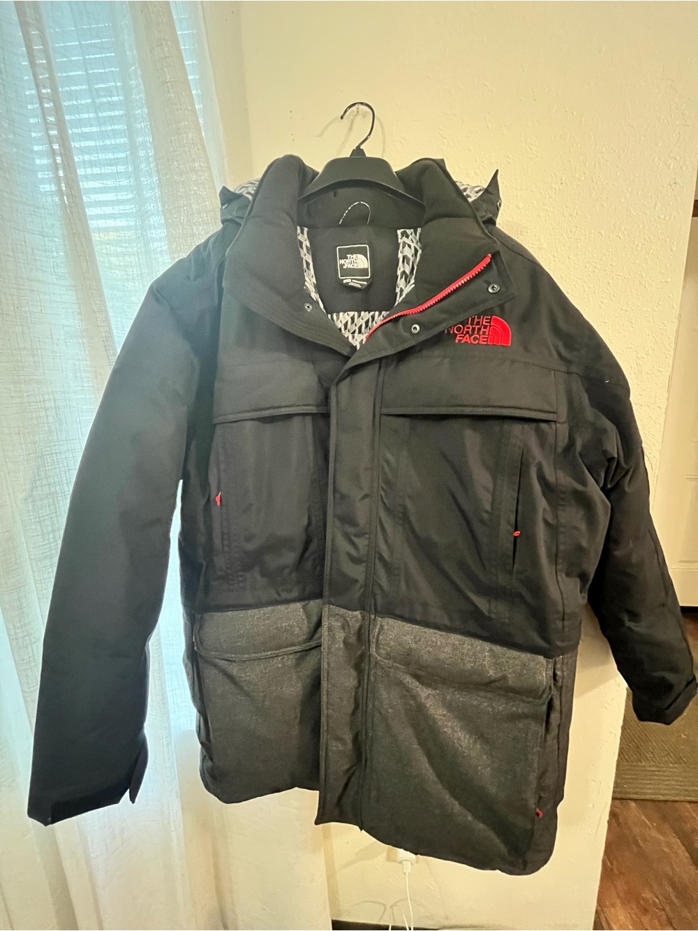 The North Face Black & Gray Men's Insulated Puffer Jacket with Red Logo